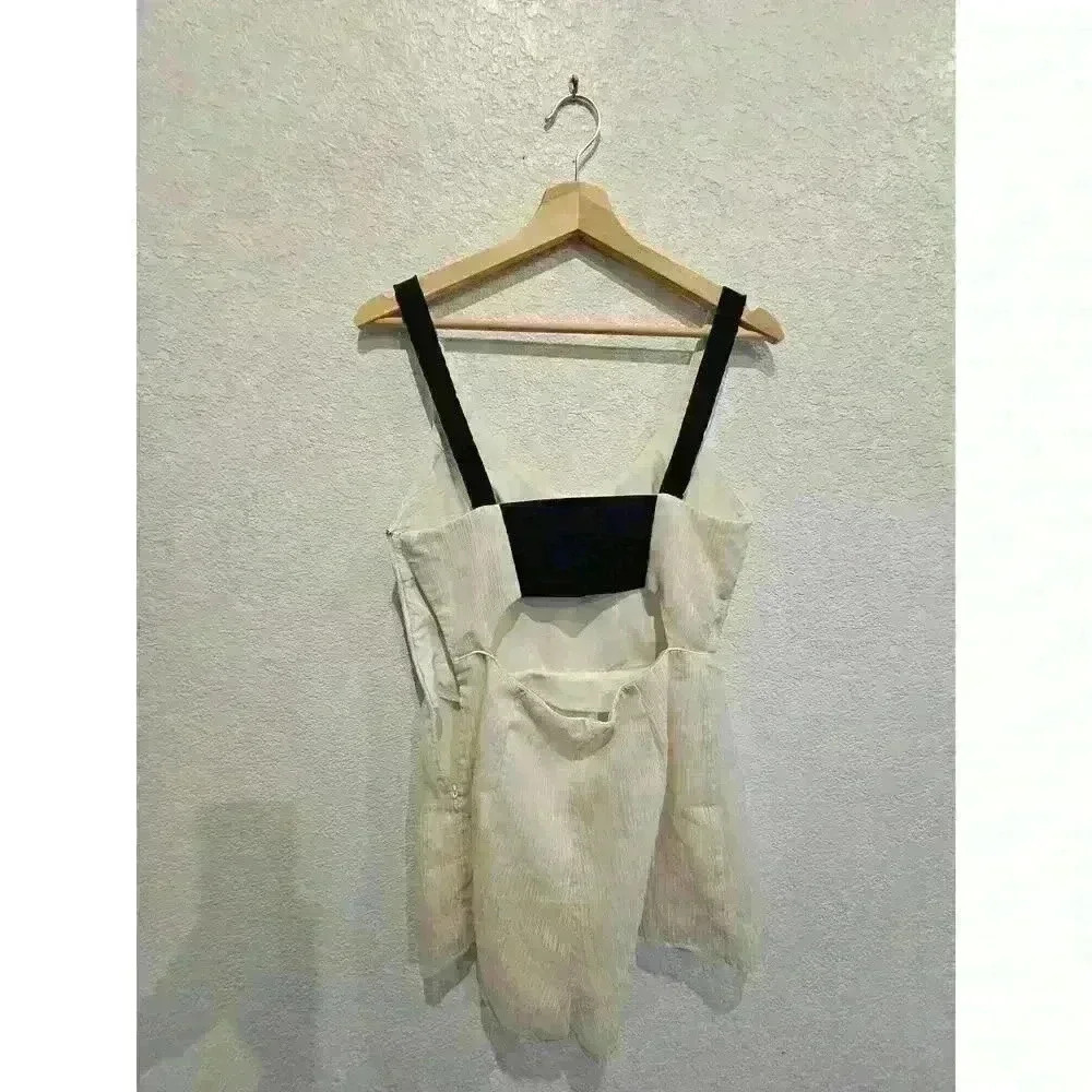 Bcbg Off White romper gold pinstripe. Sz 8 - Picture 2 of 4